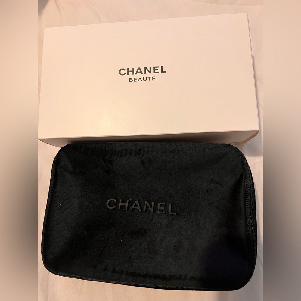 CHANEL Beauté Black Cosmetic Case with Classic White Box